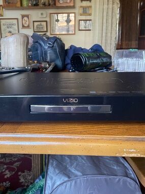 Vizio: Blu-ray Disc player with wifi connectivity